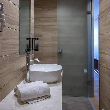 Pelopas Hotel 4*